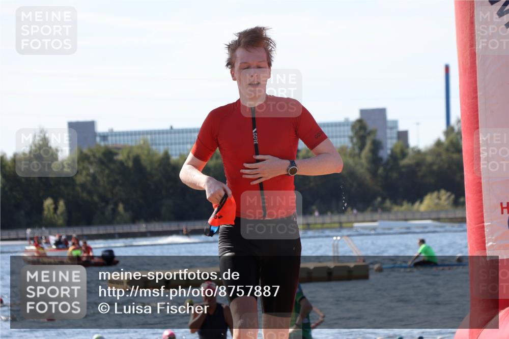 07.09.2025 - 19. Norderstedt Triathlon Luisa Fischer http://msf.ph/oto/8757887 07.09.2025 11:48:34 Schwimmen 808 meine-sportfotos.de