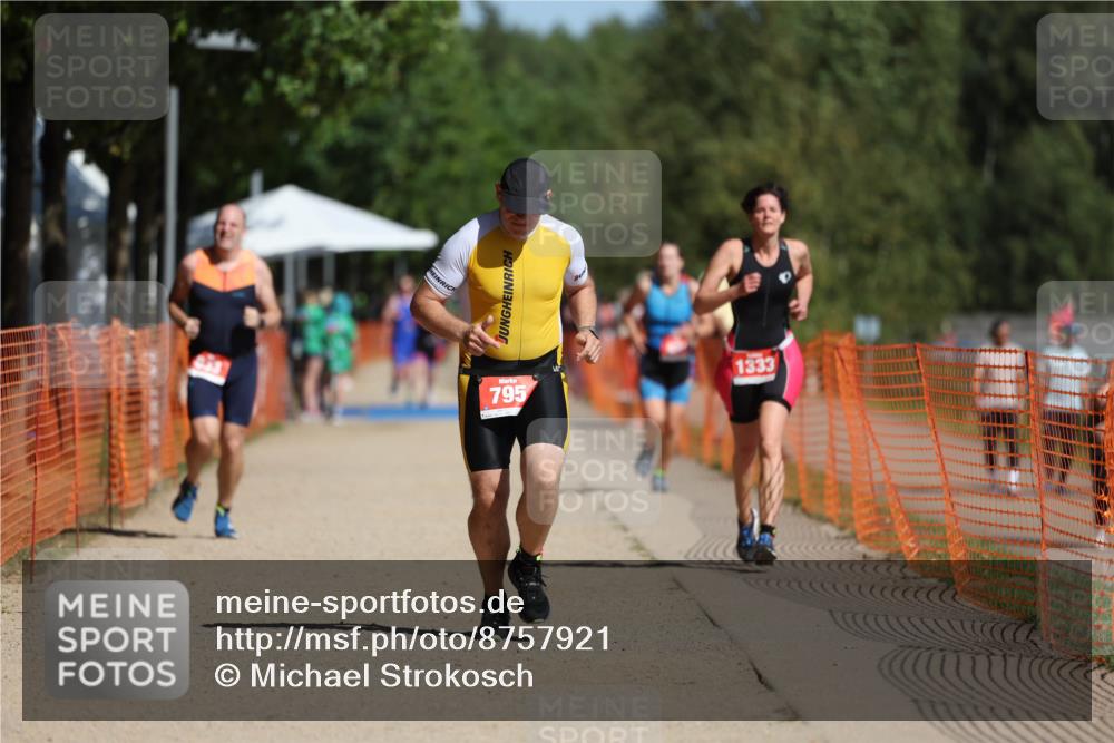 07.09.2025 - 19. Norderstedt Triathlon Michael Strokosch http://msf.ph/oto/8757921 07.09.2025 12:05:09 Laufen 795, 833, 1333 meine-sportfotos.de