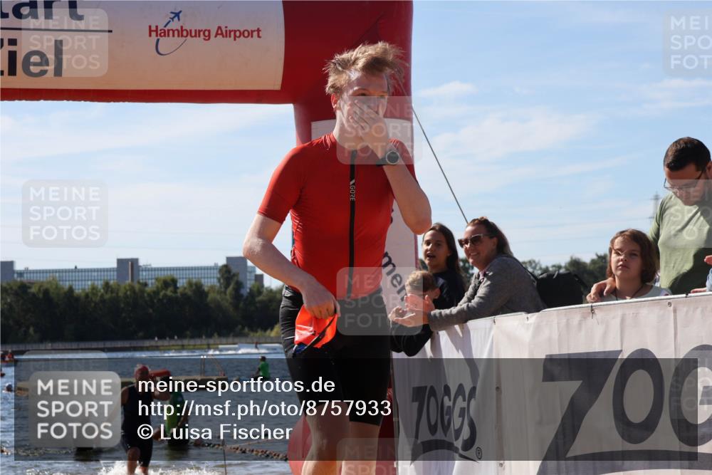 07.09.2025 - 19. Norderstedt Triathlon Luisa Fischer http://msf.ph/oto/8757933 07.09.2025 11:48:37 Schwimmen 808, 1242 meine-sportfotos.de