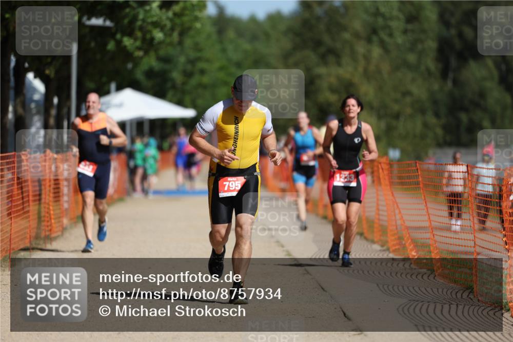 07.09.2025 - 19. Norderstedt Triathlon Michael Strokosch http://msf.ph/oto/8757934 07.09.2025 12:05:09 Laufen 795, 833, 1333 meine-sportfotos.de