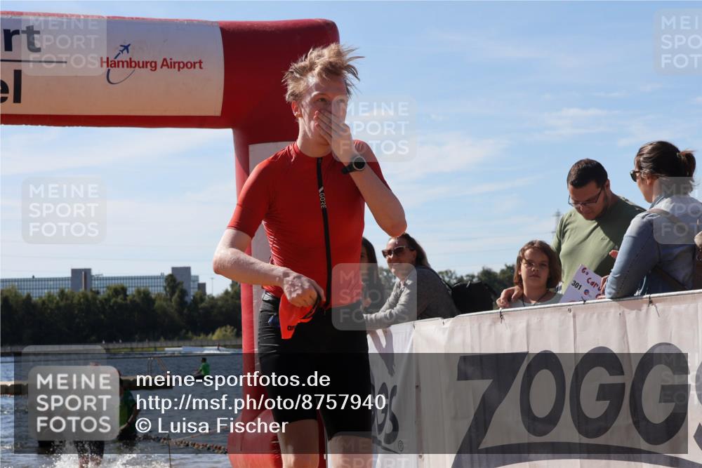 07.09.2025 - 19. Norderstedt Triathlon Luisa Fischer http://msf.ph/oto/8757940 07.09.2025 11:48:37 Schwimmen 808, 1242 meine-sportfotos.de