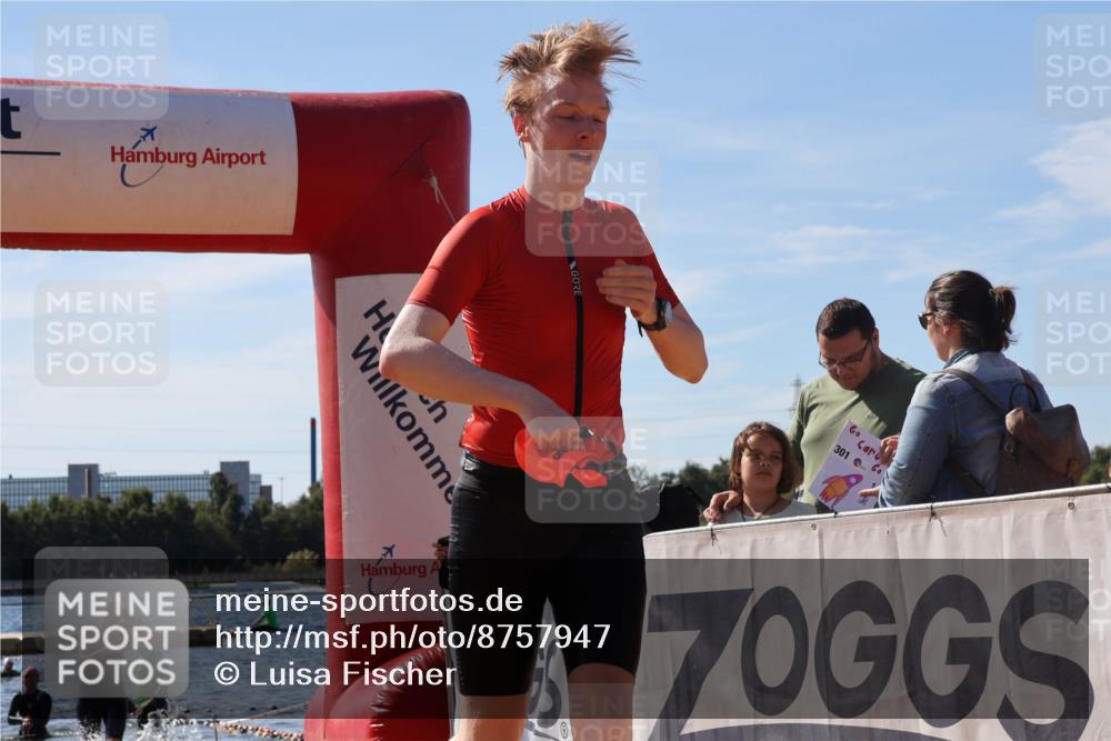 07.09.2025 - 19. Norderstedt Triathlon Luisa Fischer http://msf.ph/oto/8757947 07.09.2025 11:48:37 Schwimmen 808, 1242 meine-sportfotos.de