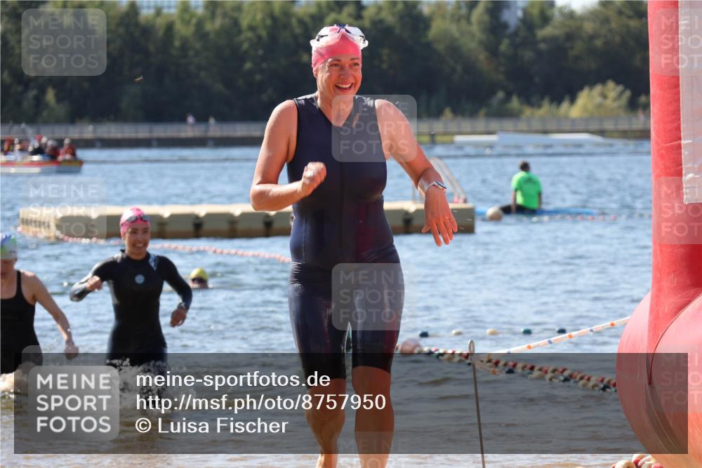 07.09.2025 - 19. Norderstedt Triathlon Luisa Fischer http://msf.ph/oto/8757950 07.09.2025 11:48:42 Schwimmen 767, 808, 1242 meine-sportfotos.de