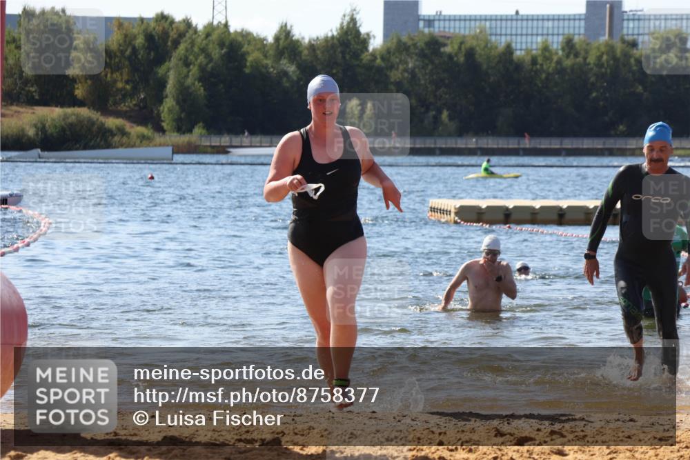 07.09.2025 - 19. Norderstedt Triathlon Luisa Fischer http://msf.ph/oto/8758377 07.09.2025 11:50:03 Schwimmen 757, 762 meine-sportfotos.de