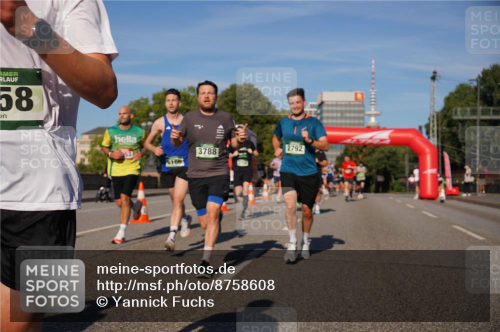 07.09.2025 - BARMER Alsterlauf Yannick Fuchs http://msf.ph/oto/8758608 07.09.2025 09:39:10 Laufen 58, 5166, 3788, 2792 meine-sportfotos.de