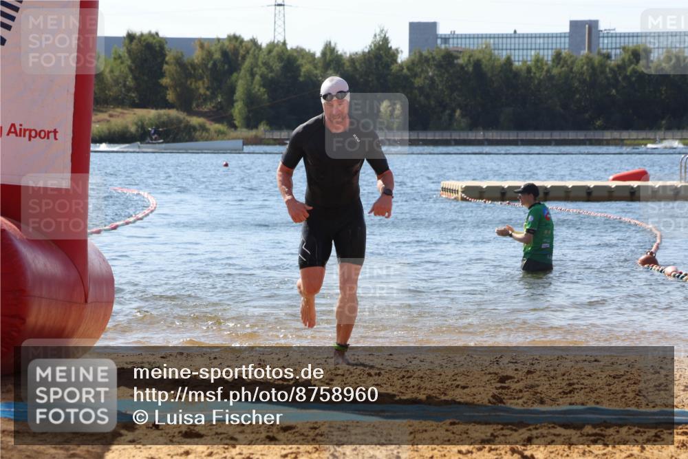 07.09.2025 - 19. Norderstedt Triathlon Luisa Fischer http://msf.ph/oto/8758960 07.09.2025 11:53:28 Schwimmen 1296 meine-sportfotos.de