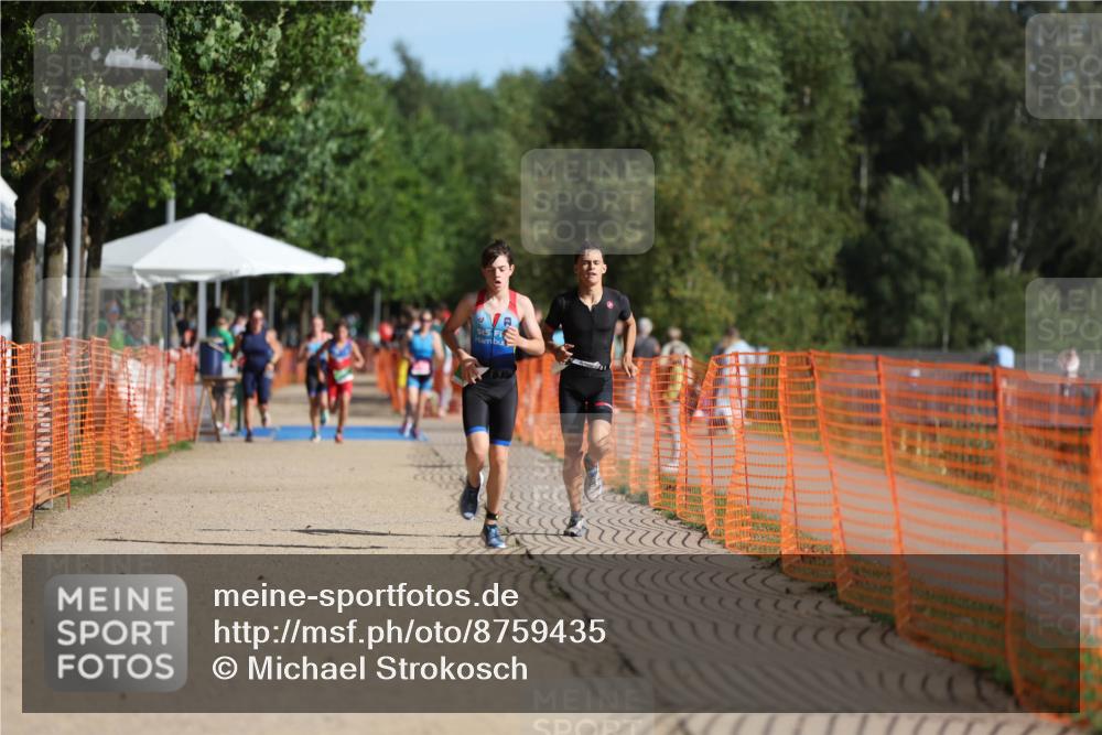07.09.2025 - 19. Norderstedt Triathlon Michael Strokosch http://msf.ph/oto/8759435 07.09.2025 10:44:45 Laufen 102, 651 meine-sportfotos.de