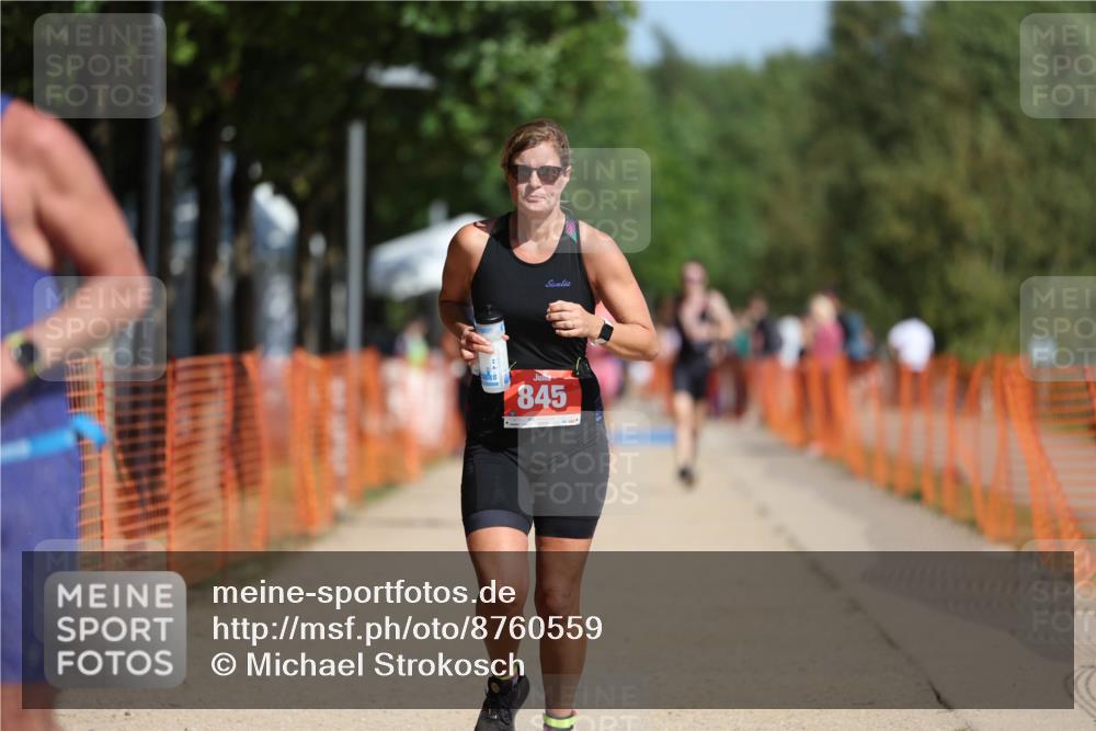 07.09.2025 - 19. Norderstedt Triathlon Michael Strokosch http://msf.ph/oto/8760559 07.09.2025 12:07:14 Laufen 821, 845 meine-sportfotos.de