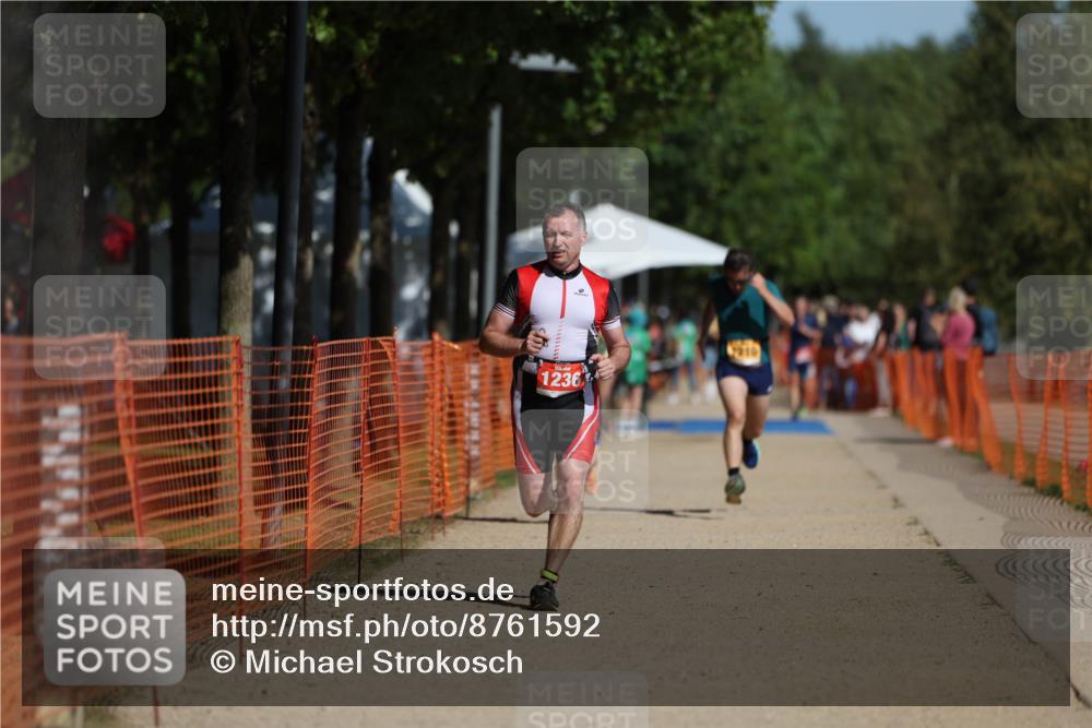 07.09.2025 - 19. Norderstedt Triathlon Michael Strokosch http://msf.ph/oto/8761592 07.09.2025 12:08:15 Laufen 1210, 1236 meine-sportfotos.de