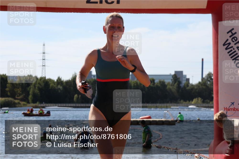 07.09.2025 - 19. Norderstedt Triathlon Luisa Fischer http://msf.ph/oto/8761806 07.09.2025 12:10:06 Schwimmen 194 meine-sportfotos.de