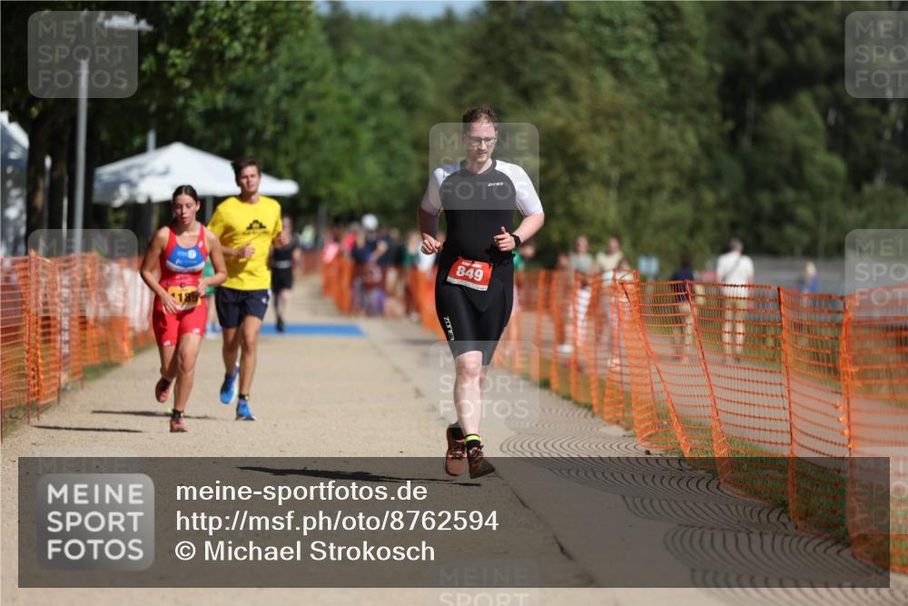 07.09.2025 - 19. Norderstedt Triathlon Michael Strokosch http://msf.ph/oto/8762594 07.09.2025 12:09:12 Laufen 228, 849, 1189 meine-sportfotos.de