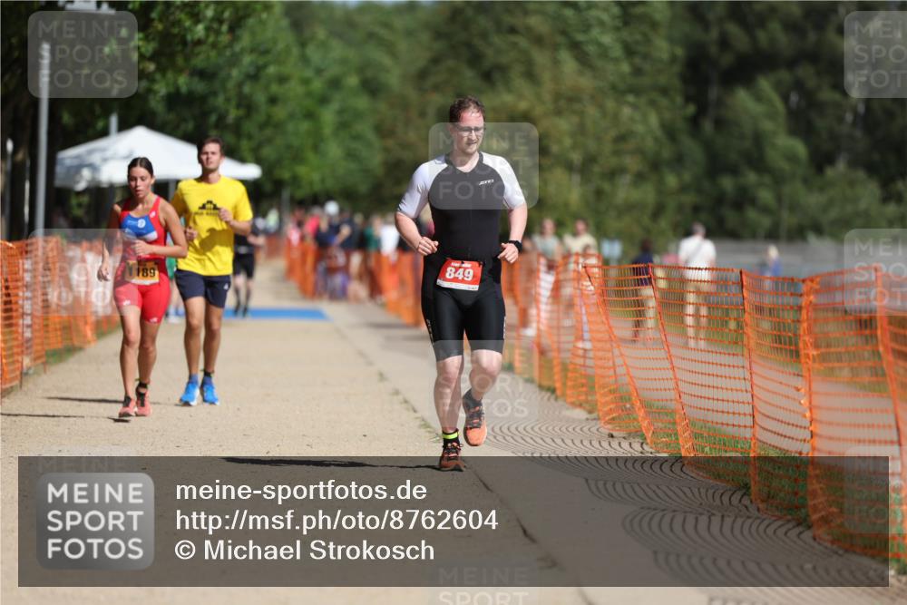 07.09.2025 - 19. Norderstedt Triathlon Michael Strokosch http://msf.ph/oto/8762604 07.09.2025 12:09:12 Laufen 228, 849, 1189 meine-sportfotos.de