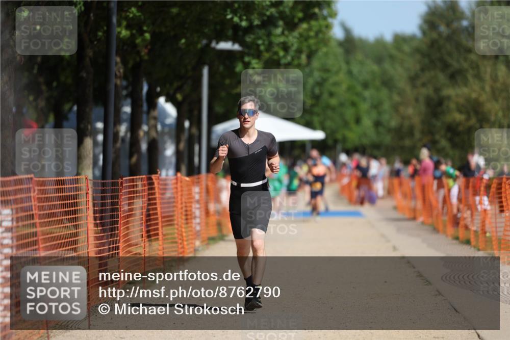 07.09.2025 - 19. Norderstedt Triathlon Michael Strokosch http://msf.ph/oto/8762790 07.09.2025 12:09:30 Laufen 859 meine-sportfotos.de