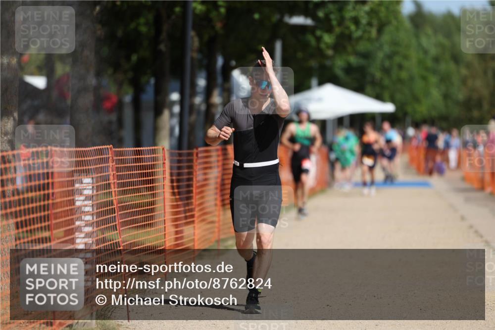07.09.2025 - 19. Norderstedt Triathlon Michael Strokosch http://msf.ph/oto/8762824 07.09.2025 12:09:32 Laufen 859, 1383 meine-sportfotos.de