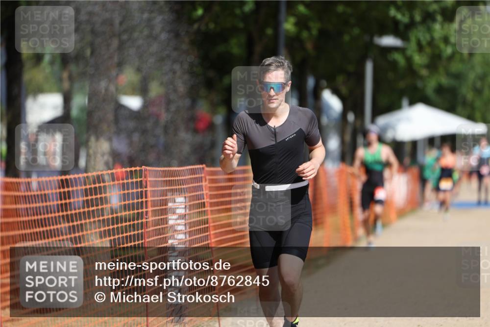 07.09.2025 - 19. Norderstedt Triathlon Michael Strokosch http://msf.ph/oto/8762845 07.09.2025 12:09:33 Laufen 859, 1383 meine-sportfotos.de