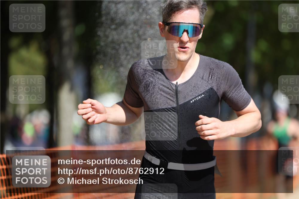 07.09.2025 - 19. Norderstedt Triathlon Michael Strokosch http://msf.ph/oto/8762912 07.09.2025 12:09:36 Laufen 859, 1383 meine-sportfotos.de