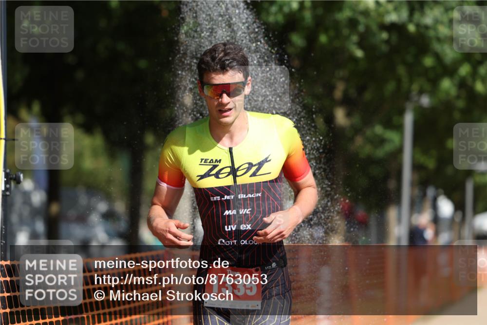 07.09.2025 - 19. Norderstedt Triathlon Michael Strokosch http://msf.ph/oto/8763053 07.09.2025 11:29:27 Laufen 1335, 1355 meine-sportfotos.de