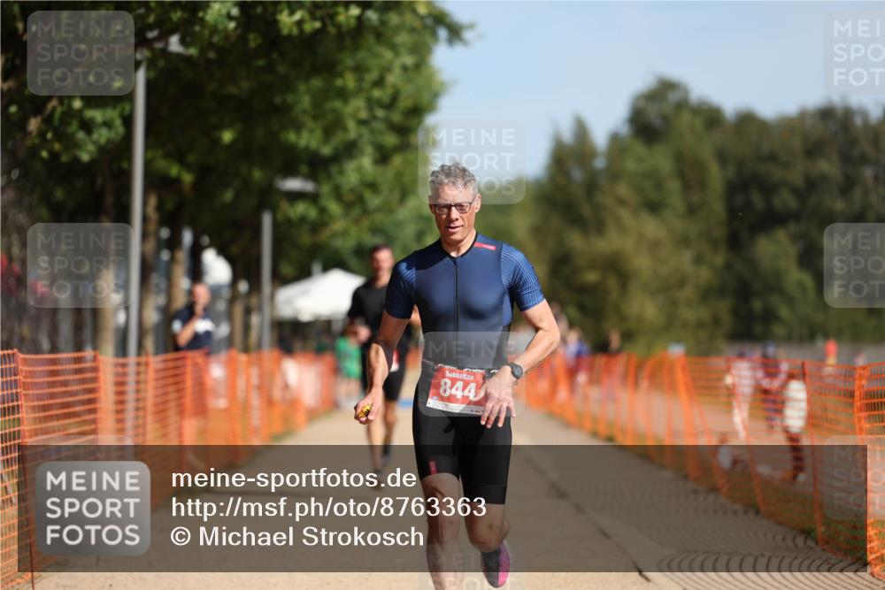 07.09.2025 - 19. Norderstedt Triathlon Michael Strokosch http://msf.ph/oto/8763363 07.09.2025 11:30:09 Laufen 844, 1323 meine-sportfotos.de