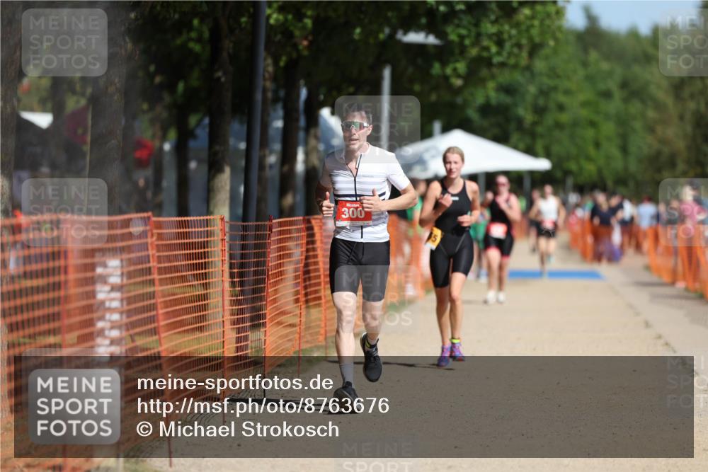 07.09.2025 - 19. Norderstedt Triathlon Michael Strokosch http://msf.ph/oto/8763676 07.09.2025 12:10:46 Laufen 300, 1155 meine-sportfotos.de