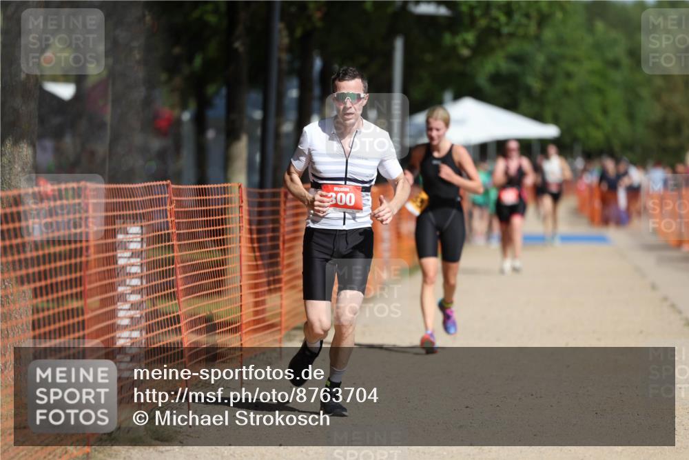 07.09.2025 - 19. Norderstedt Triathlon Michael Strokosch http://msf.ph/oto/8763704 07.09.2025 12:10:47 Laufen 300, 1155 meine-sportfotos.de