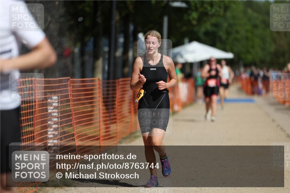 07.09.2025 - 19. Norderstedt Triathlon Michael Strokosch http://msf.ph/oto/8763744 07.09.2025 12:10:50 Laufen 300, 1155 meine-sportfotos.de