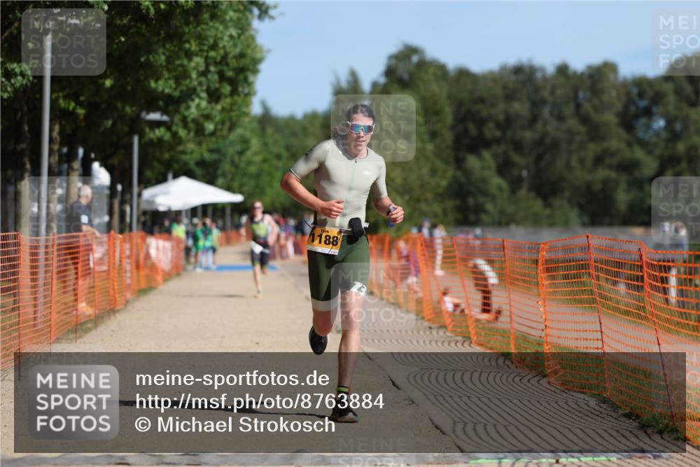 07.09.2025 - 19. Norderstedt Triathlon Michael Strokosch http://msf.ph/oto/8763884 07.09.2025 11:30:48 Laufen 1180, 1188 meine-sportfotos.de