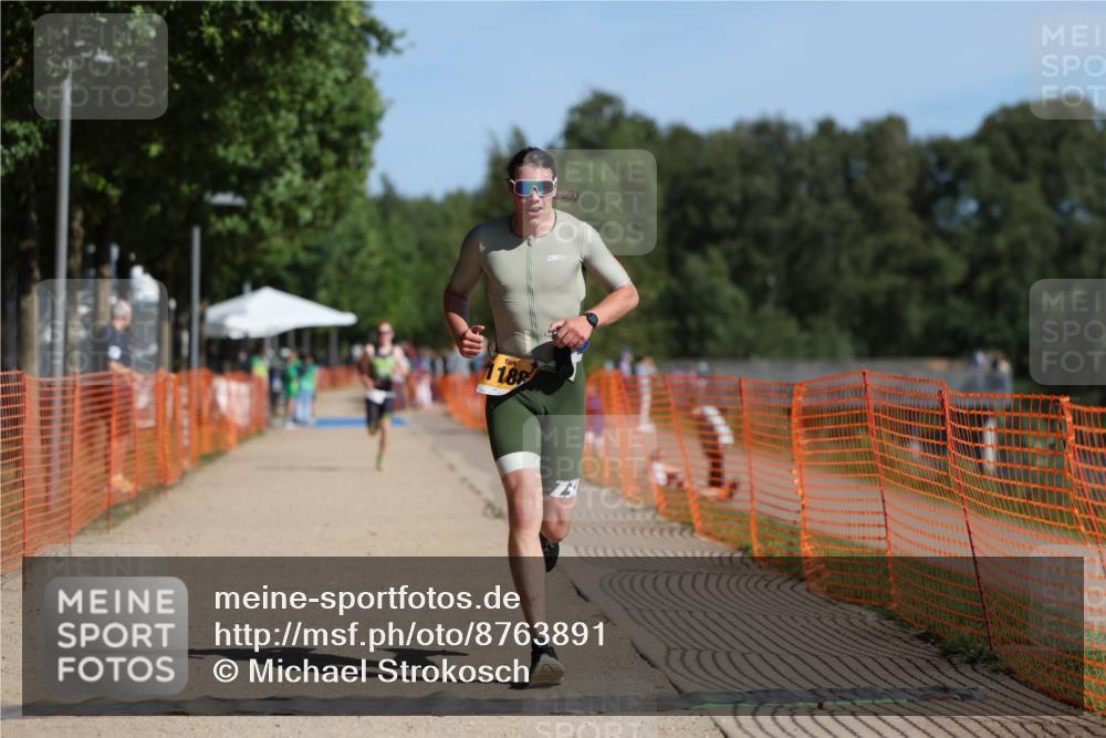 07.09.2025 - 19. Norderstedt Triathlon Michael Strokosch http://msf.ph/oto/8763891 07.09.2025 11:30:48 Laufen 1180, 1188 meine-sportfotos.de