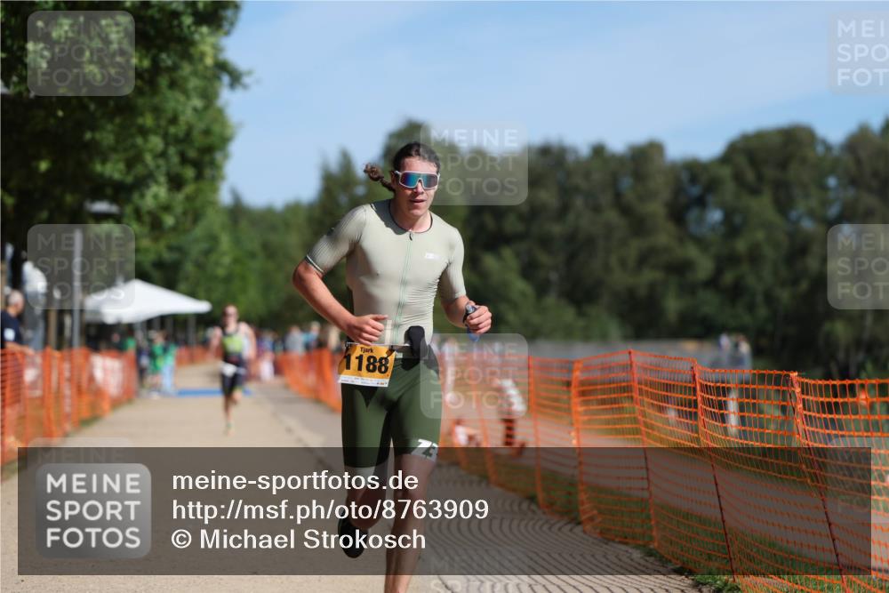07.09.2025 - 19. Norderstedt Triathlon Michael Strokosch http://msf.ph/oto/8763909 07.09.2025 11:30:49 Laufen 1180, 1188 meine-sportfotos.de