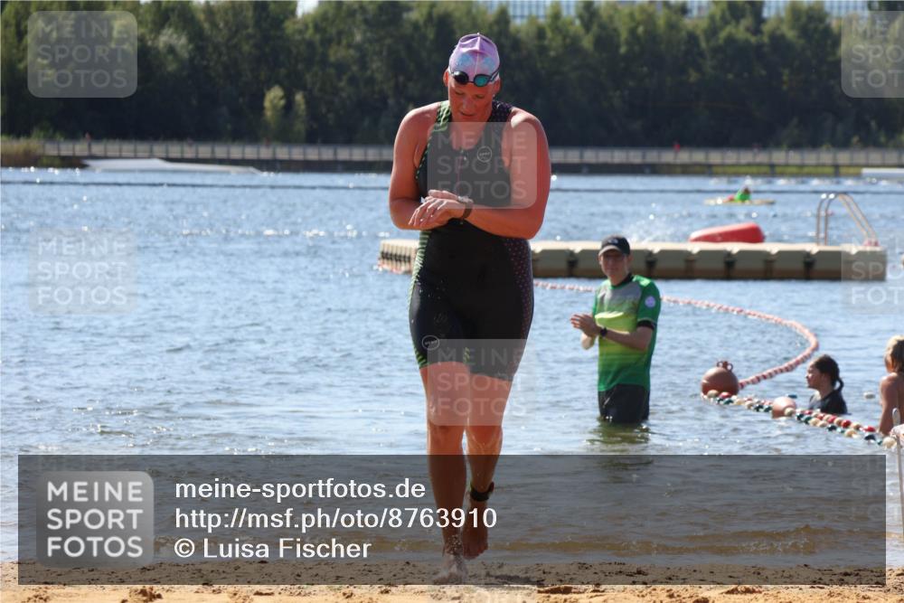 07.09.2025 - 19. Norderstedt Triathlon Luisa Fischer http://msf.ph/oto/8763910 07.09.2025 12:29:13 Schwimmen 698, 744 meine-sportfotos.de
