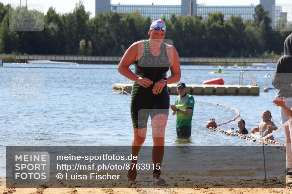 07.09.2025 - 19. Norderstedt Triathlon Luisa Fischer http://msf.ph/oto/8763915 07.09.2025 12:29:14 Schwimmen 698, 744 meine-sportfotos.de