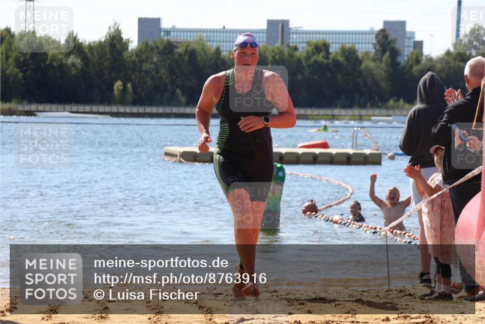 07.09.2025 - 19. Norderstedt Triathlon Luisa Fischer http://msf.ph/oto/8763916 07.09.2025 12:29:14 Schwimmen 698, 744 meine-sportfotos.de
