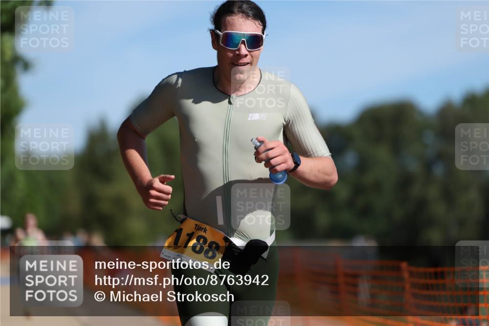 07.09.2025 - 19. Norderstedt Triathlon Michael Strokosch http://msf.ph/oto/8763942 07.09.2025 11:30:50 Laufen 1180, 1188 meine-sportfotos.de