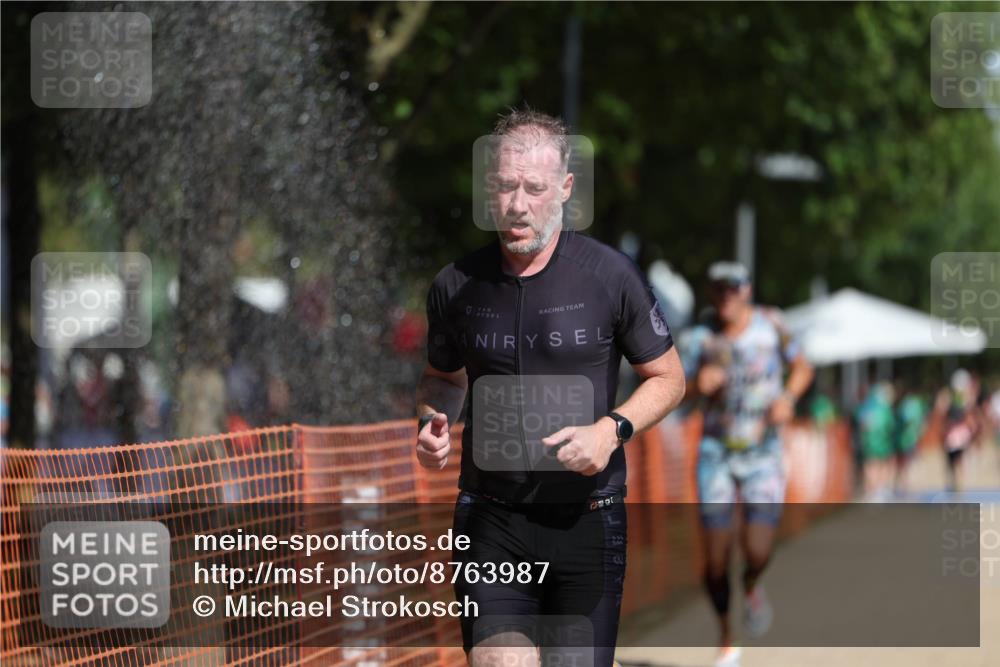 07.09.2025 - 19. Norderstedt Triathlon Michael Strokosch http://msf.ph/oto/8763987 07.09.2025 12:11:17 Laufen 729, 787 meine-sportfotos.de