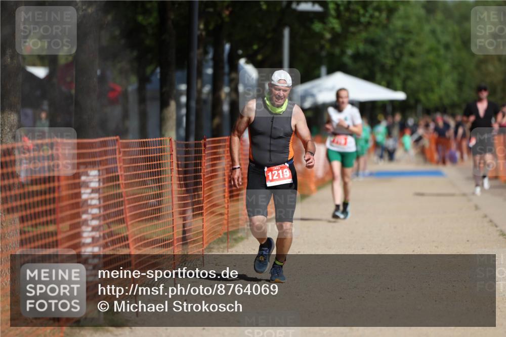 07.09.2025 - 19. Norderstedt Triathlon Michael Strokosch http://msf.ph/oto/8764069 07.09.2025 12:11:33 Laufen 719, 1219 meine-sportfotos.de
