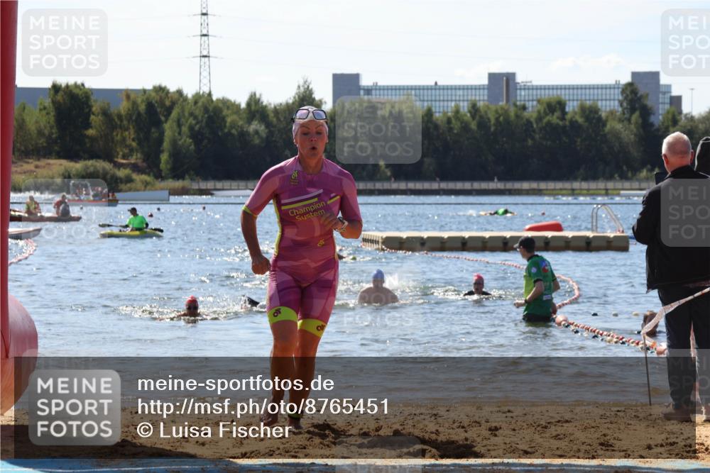 07.09.2025 - 19. Norderstedt Triathlon Luisa Fischer http://msf.ph/oto/8765451 07.09.2025 12:36:08 Schwimmen 235 meine-sportfotos.de