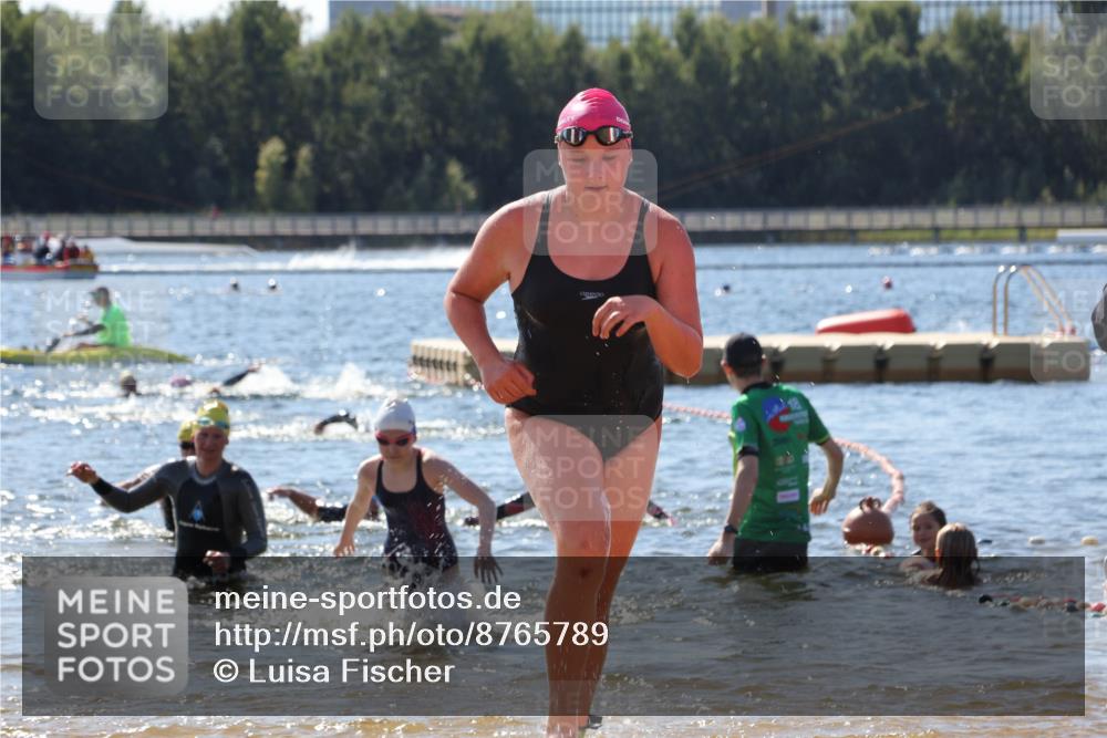 07.09.2025 - 19. Norderstedt Triathlon Luisa Fischer http://msf.ph/oto/8765789 07.09.2025 12:36:55 Schwimmen 270, 321, 323, 329, 330 meine-sportfotos.de