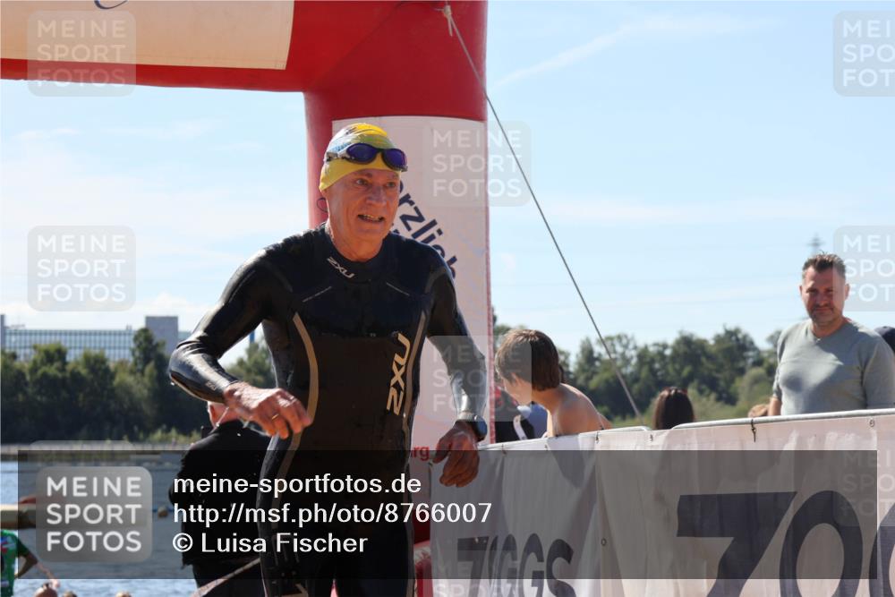 07.09.2025 - 19. Norderstedt Triathlon Luisa Fischer http://msf.ph/oto/8766007 07.09.2025 12:37:30 Schwimmen 338, 347 meine-sportfotos.de