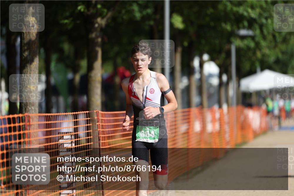 07.09.2025 - 19. Norderstedt Triathlon Michael Strokosch http://msf.ph/oto/8766194 07.09.2025 10:49:53 Laufen 92, 664, 1118 meine-sportfotos.de