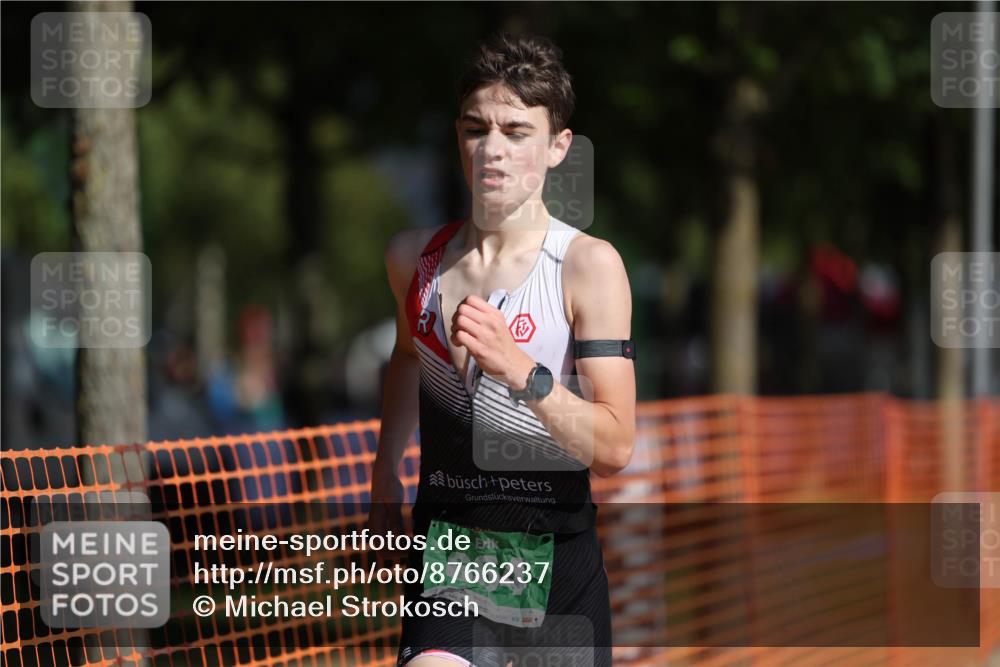 07.09.2025 - 19. Norderstedt Triathlon Michael Strokosch http://msf.ph/oto/8766237 07.09.2025 10:49:54 Laufen 92, 664, 1118 meine-sportfotos.de
