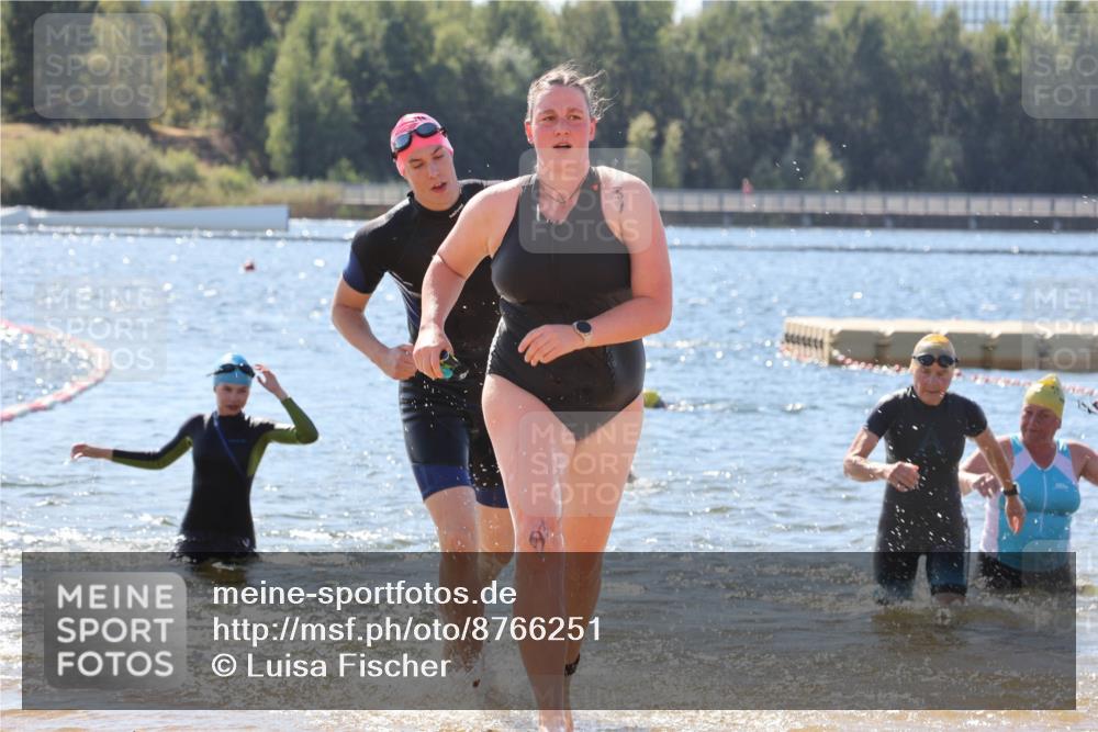 07.09.2025 - 19. Norderstedt Triathlon Luisa Fischer http://msf.ph/oto/8766251 07.09.2025 12:38:46 Schwimmen 320, 352 meine-sportfotos.de