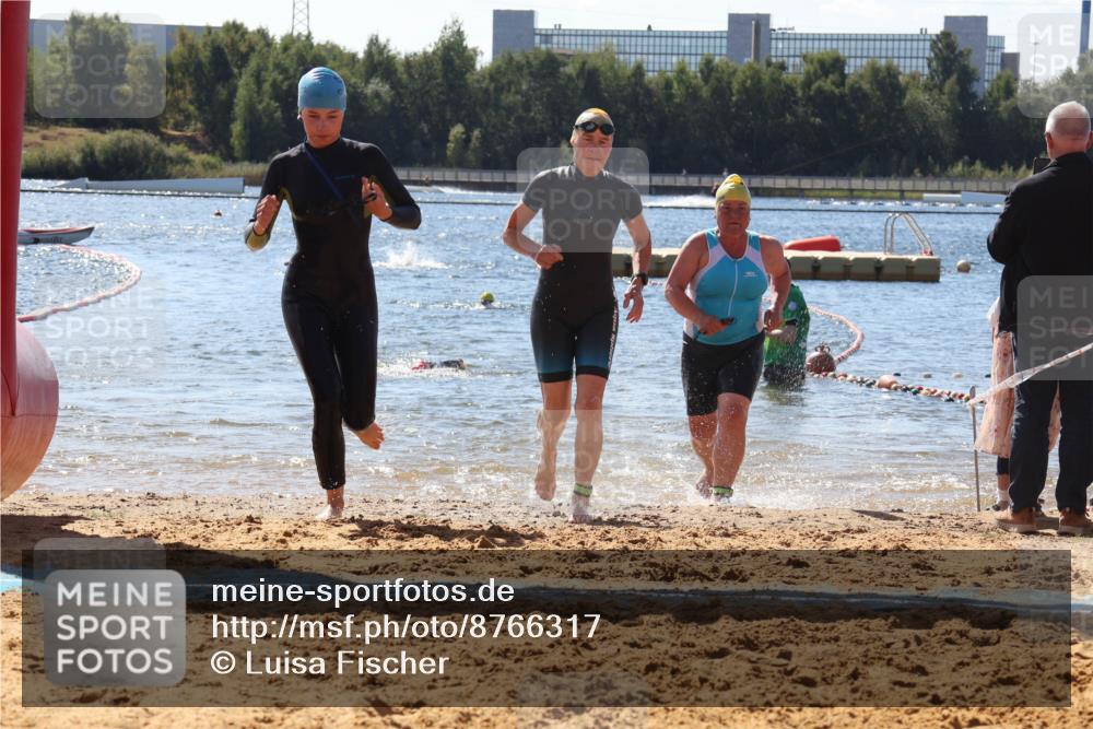 07.09.2025 - 19. Norderstedt Triathlon Luisa Fischer http://msf.ph/oto/8766317 07.09.2025 12:38:52 Schwimmen 320, 334, 352, 359, 777 meine-sportfotos.de