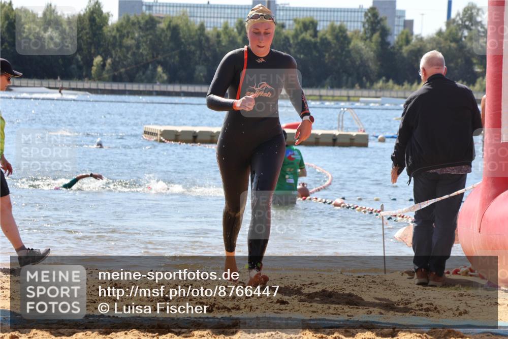 07.09.2025 - 19. Norderstedt Triathlon Luisa Fischer http://msf.ph/oto/8766447 07.09.2025 12:39:43 Schwimmen 322, 336 meine-sportfotos.de