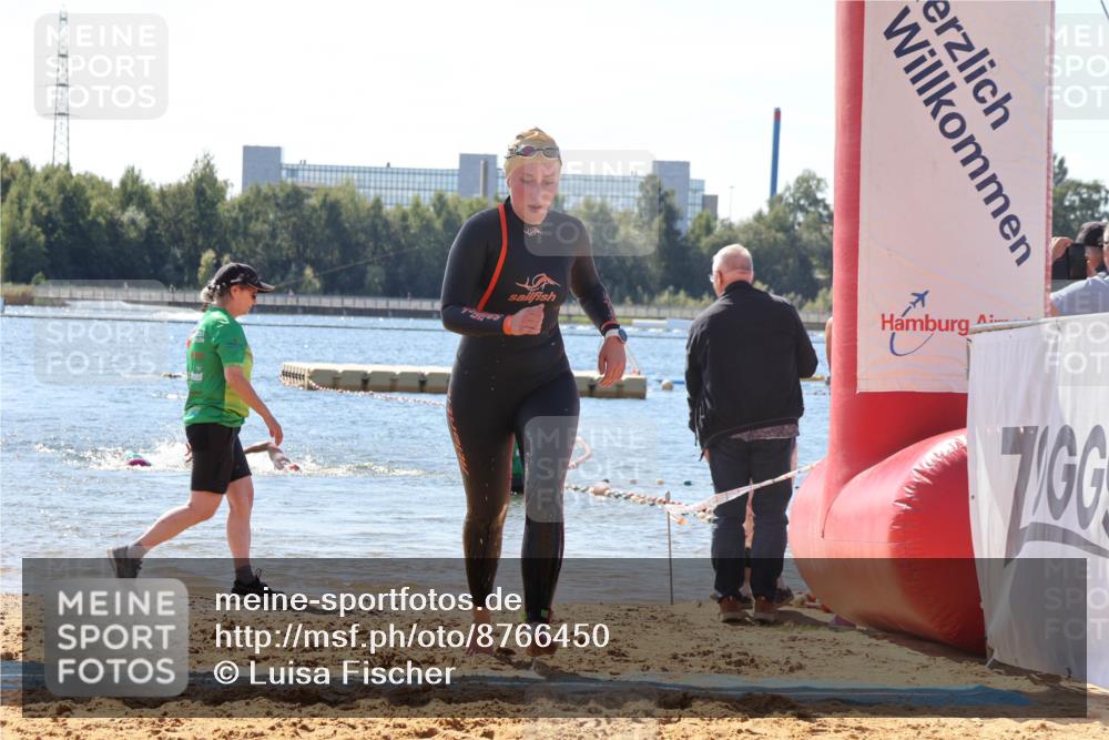 07.09.2025 - 19. Norderstedt Triathlon Luisa Fischer http://msf.ph/oto/8766450 07.09.2025 12:39:43 Schwimmen 322, 336 meine-sportfotos.de