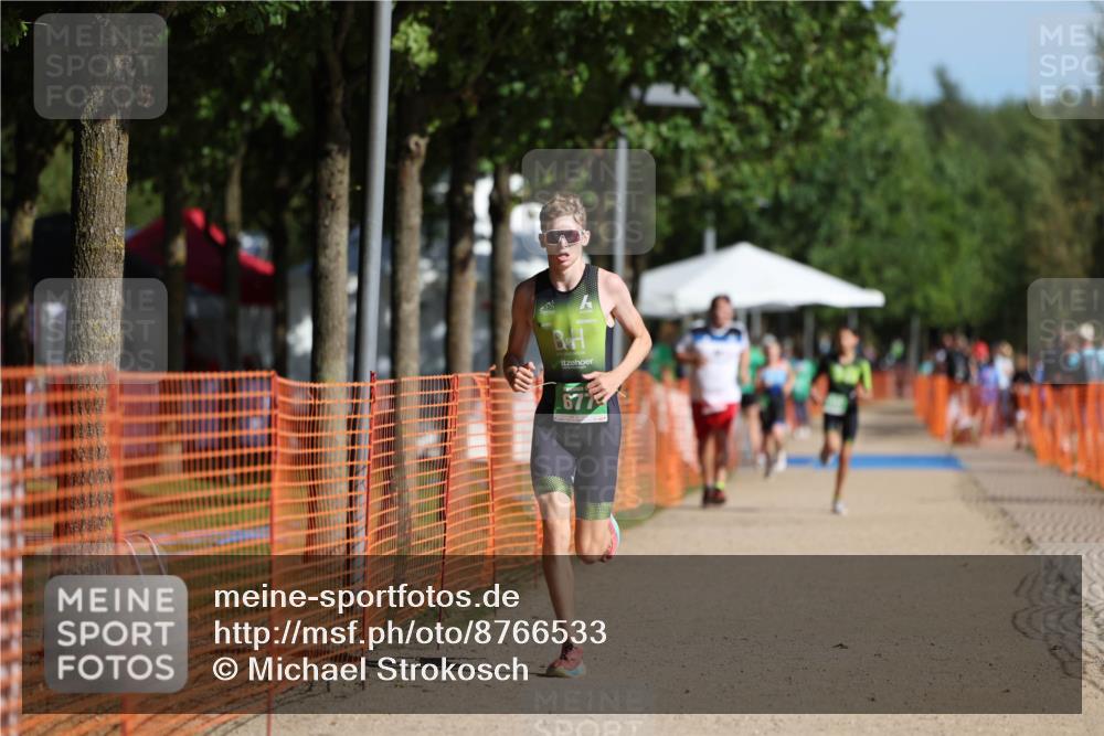 07.09.2025 - 19. Norderstedt Triathlon Michael Strokosch http://msf.ph/oto/8766533 07.09.2025 10:50:19 Laufen 677 meine-sportfotos.de