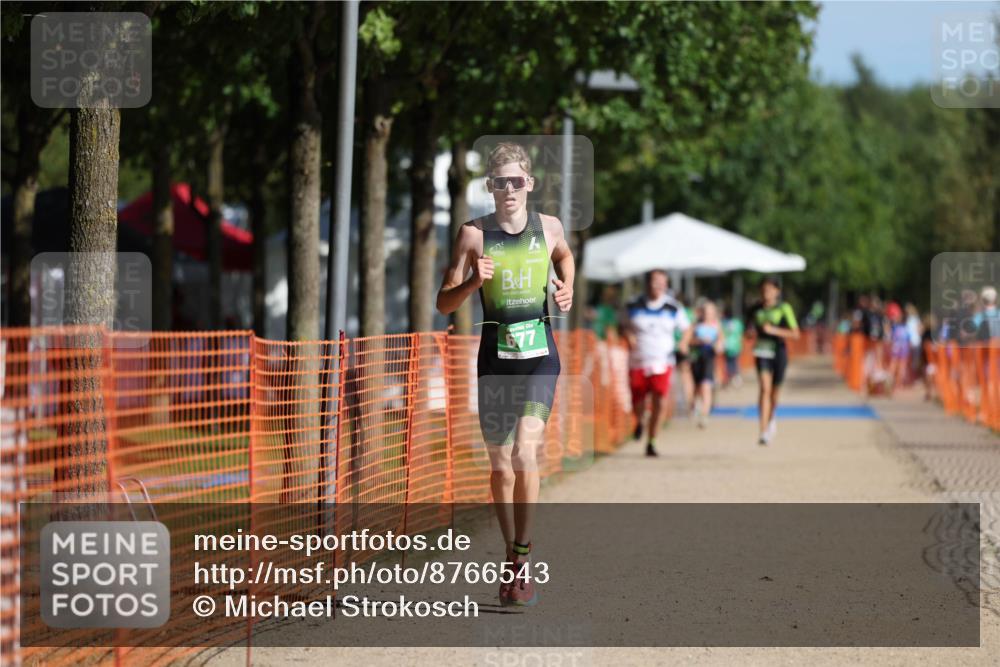 07.09.2025 - 19. Norderstedt Triathlon Michael Strokosch http://msf.ph/oto/8766543 07.09.2025 10:50:19 Laufen 677 meine-sportfotos.de
