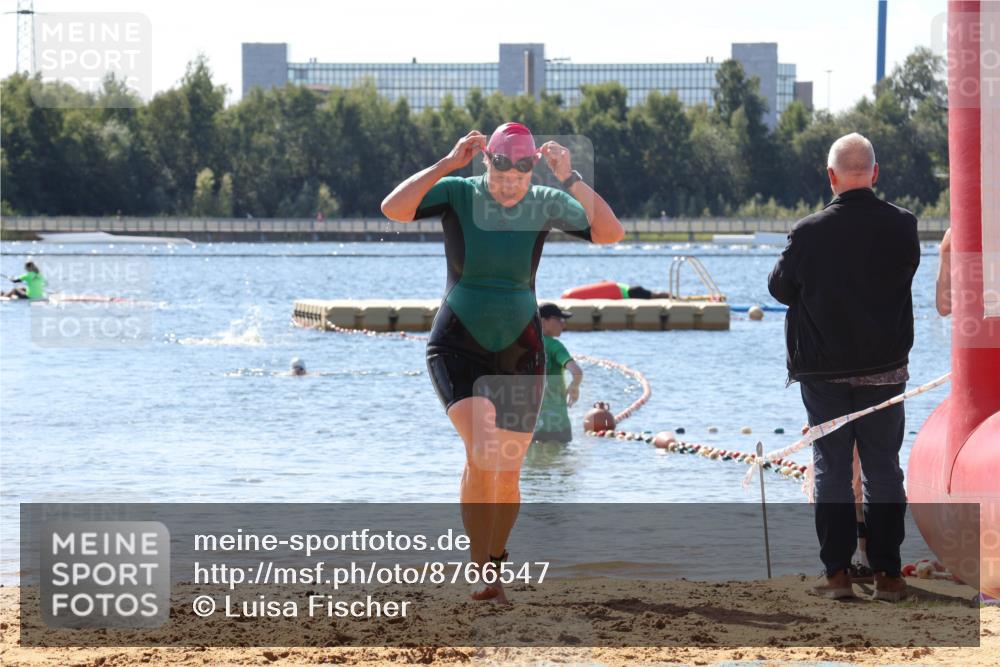 07.09.2025 - 19. Norderstedt Triathlon Luisa Fischer http://msf.ph/oto/8766547 07.09.2025 12:40:04 Schwimmen 337, 349 meine-sportfotos.de