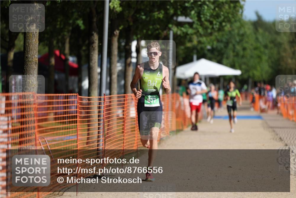 07.09.2025 - 19. Norderstedt Triathlon Michael Strokosch http://msf.ph/oto/8766556 07.09.2025 10:50:19 Laufen 677 meine-sportfotos.de