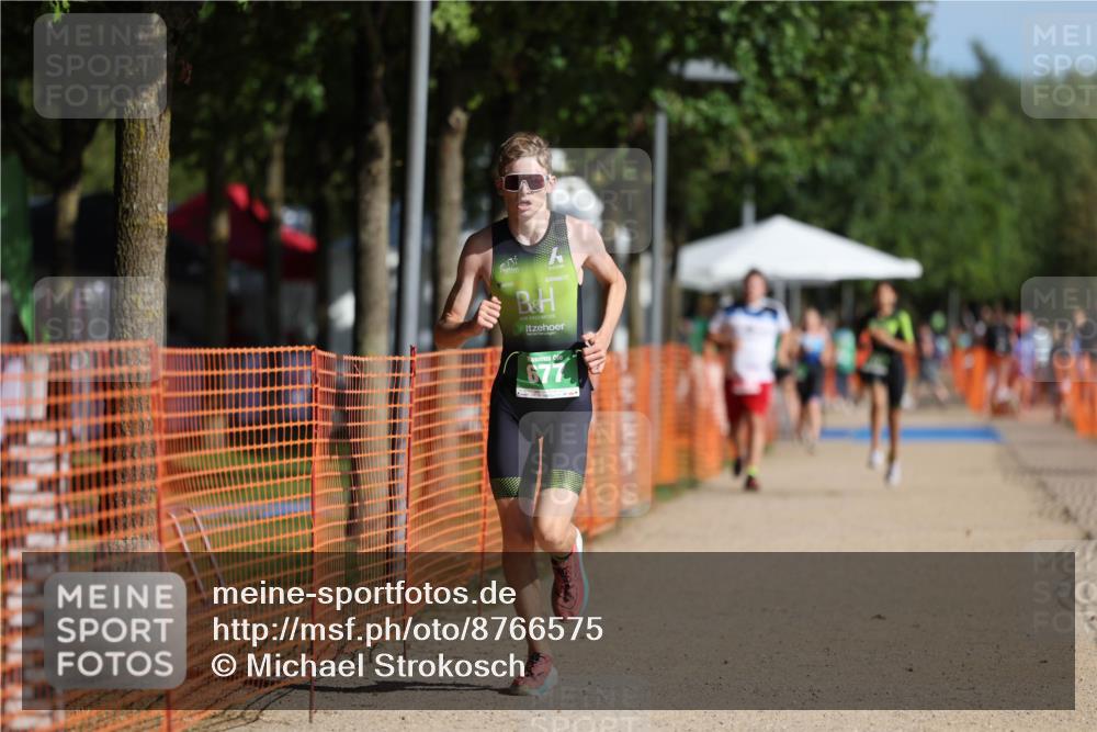 07.09.2025 - 19. Norderstedt Triathlon Michael Strokosch http://msf.ph/oto/8766575 07.09.2025 10:50:20 Laufen 677 meine-sportfotos.de