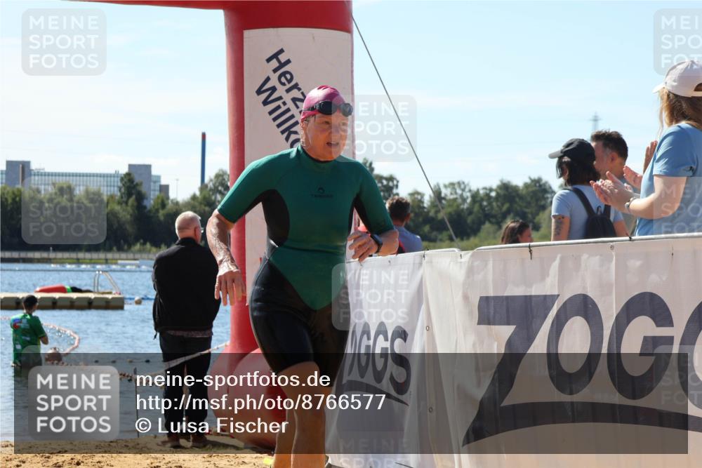 07.09.2025 - 19. Norderstedt Triathlon Luisa Fischer http://msf.ph/oto/8766577 07.09.2025 12:40:07 Schwimmen 337, 349 meine-sportfotos.de