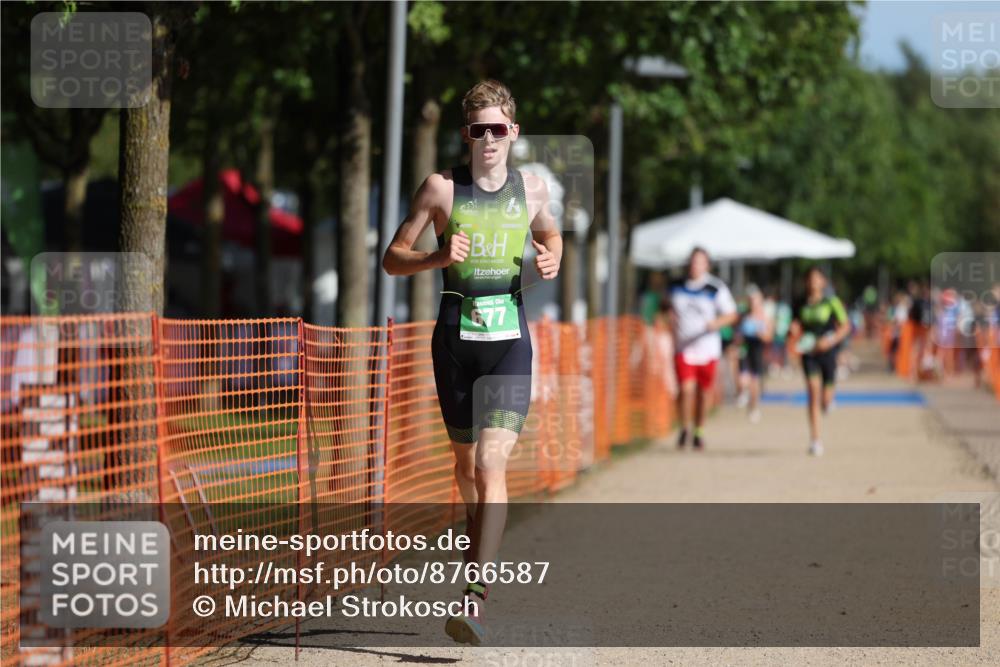 07.09.2025 - 19. Norderstedt Triathlon Michael Strokosch http://msf.ph/oto/8766587 07.09.2025 10:50:20 Laufen 677 meine-sportfotos.de